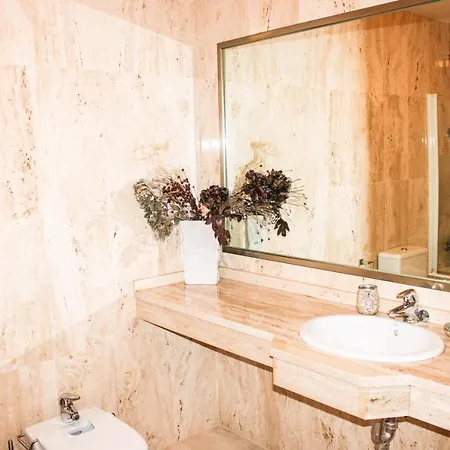 Beautiful Flat Close To The Beaches شقة *
