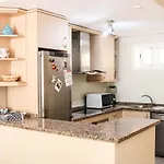 Beautiful Flat Close To The Beaches